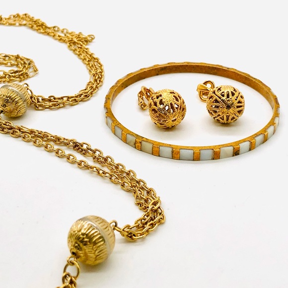 Vintage Mother of Pearl Bangle & Filigree Jewelry - Picture 9 of 11